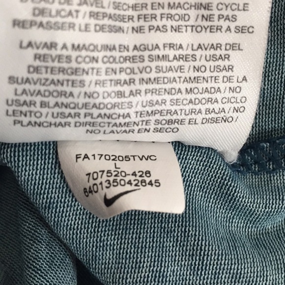 The Nike Tee Long Sleeve Dark Green Size Large - Picture 8 of 8